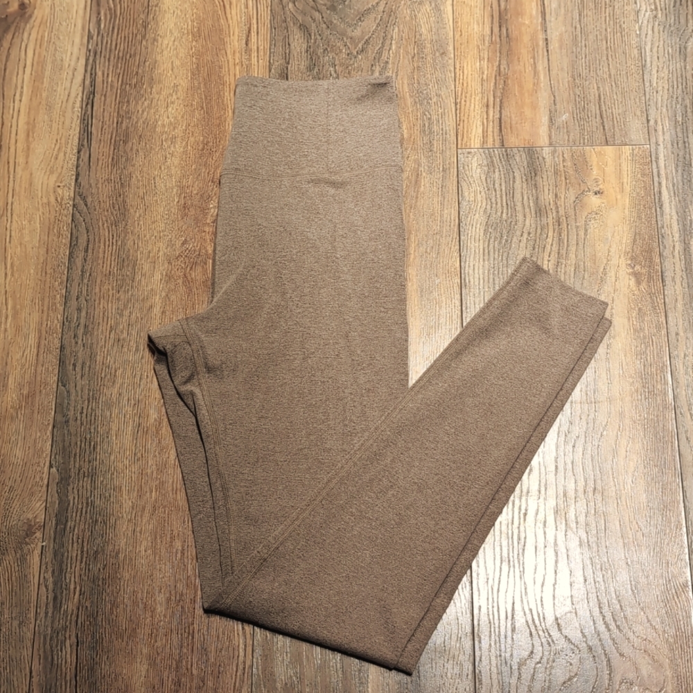 Girlfriend Collective FLOAT Ultralight Legging in Cacoon size Medium
